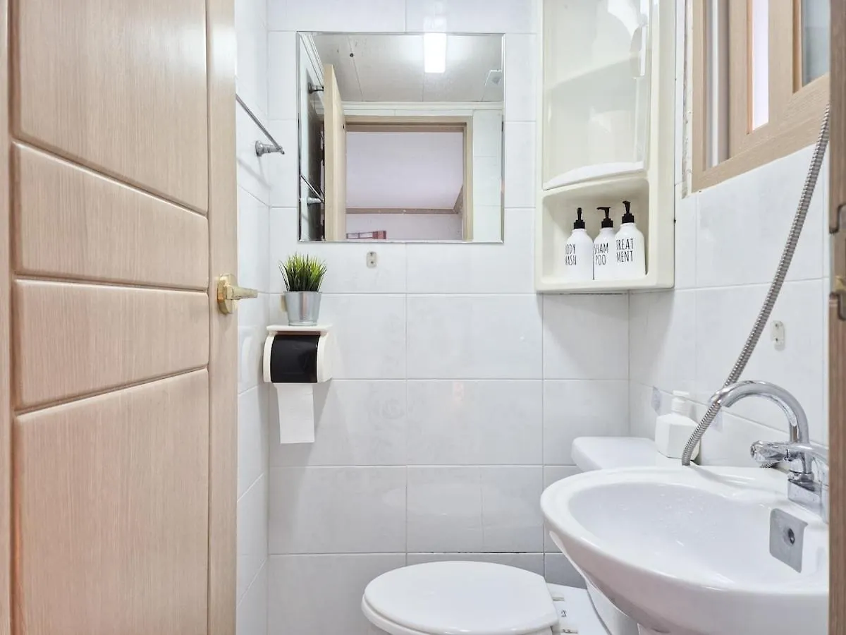 Apartment Stayjin Kachisanstation Gimpo Airportincheon Airport Yeouido Hongdae Gocheok Dome Up To 9People 4 Beds Seoul