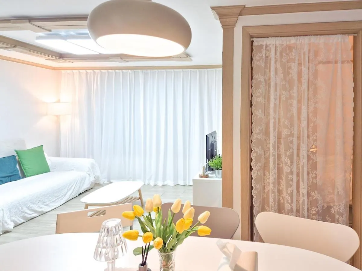 Apartment Stayjin Kachisanstation Gimpo Airportincheon Airport Yeouido Hongdae Gocheok Dome Up To 9People 4 Beds Seoul
